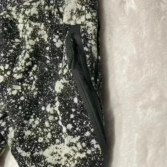 Nike Kids Black/White Splatter Athletic Bike Shorts Deep Zip Pocket Summer Fun - Picture 6 of 10